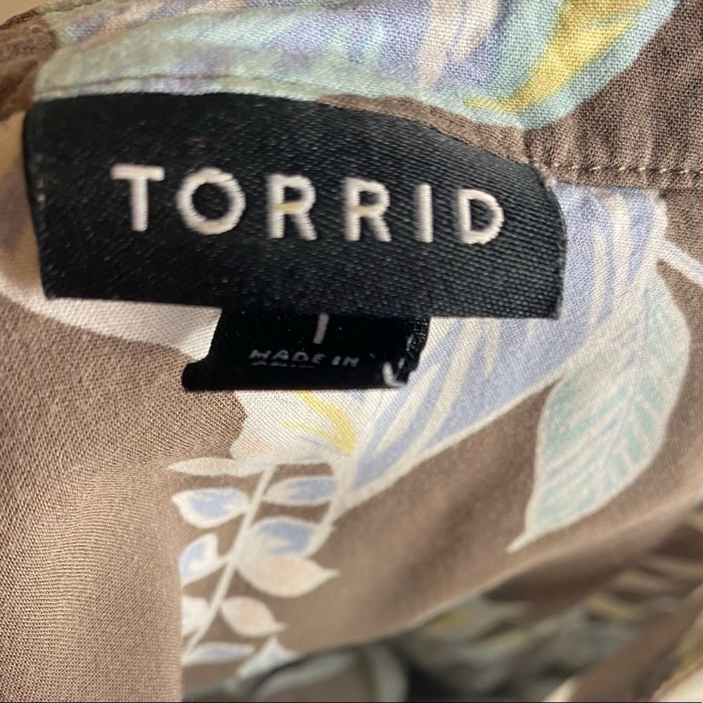 TORRID WOMEN’S DARK TAUPE & BLUE FLORAL CHALLIS DOLMAN BLOUSE SIZE 1/XL - Picture 7 of 8